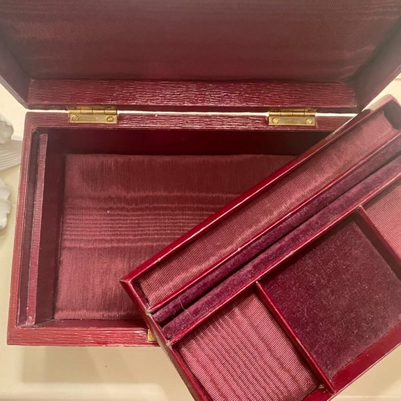 *NOT FOR SALE/SOLD* Jewelry Box, multi-coloured (9" L x 6" W x 3 1/2" H) - Picture 7 of 8